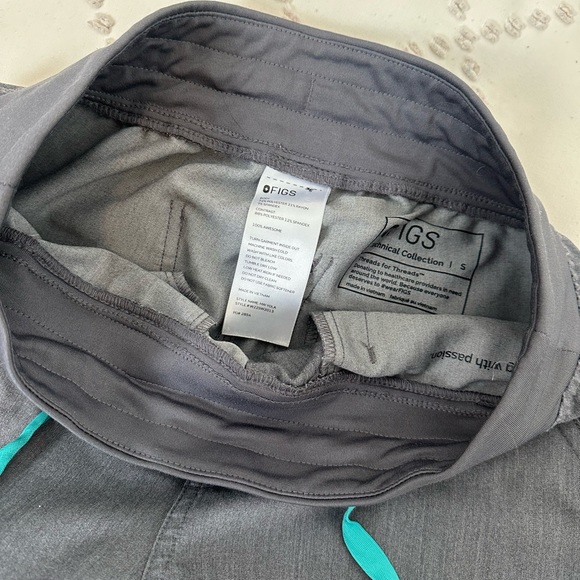 FIGS Graphite Yola Scrub Pants - Picture 3 of 6